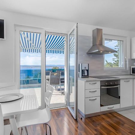 Stunning Apartment In Dramalj With House Sea View Exterior photo